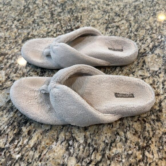 Vionic Soft Plush Slippers in cream off white color size 8 - Picture 2 of 5